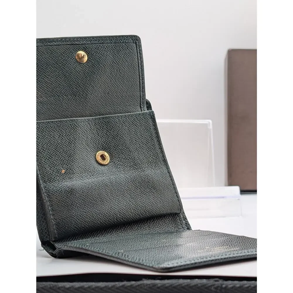 Louis Vuitton elegant louis